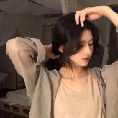 《艳妻扮婢记》海报